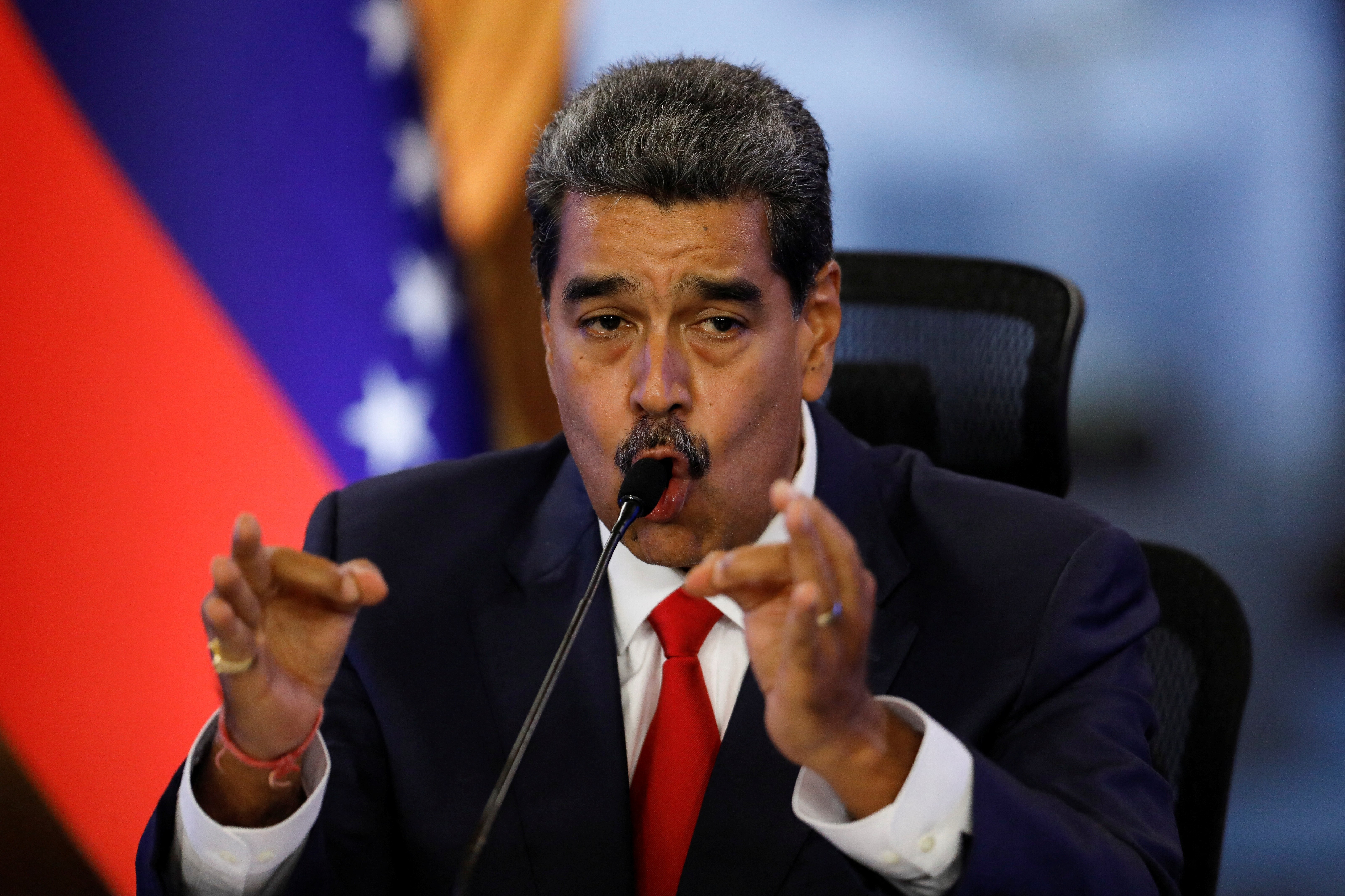 Venezuela pede ajuda da ONU contra 'ameaças dos EUA' após envio de navios e submarino nuclear