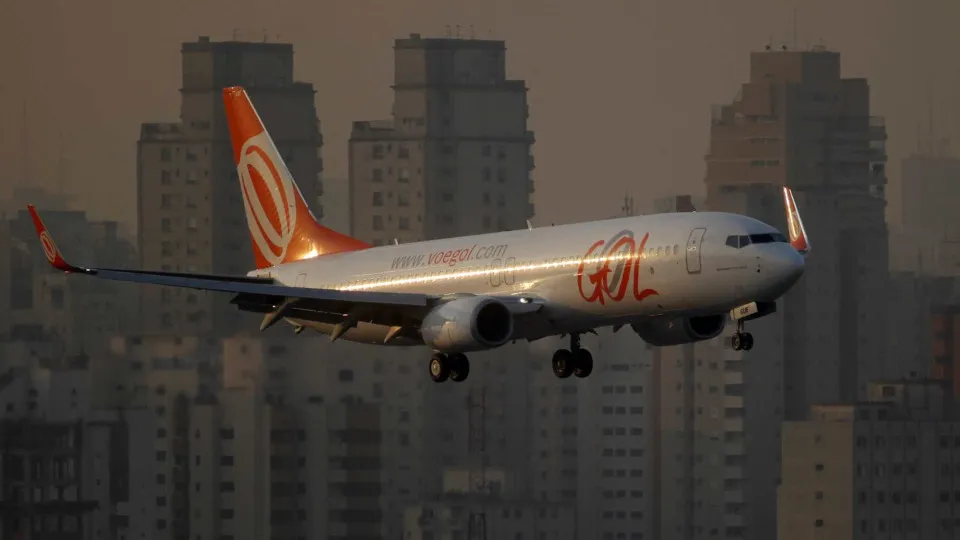 Gol apresenta novo mecanismo de embarque acessível em aeronaves