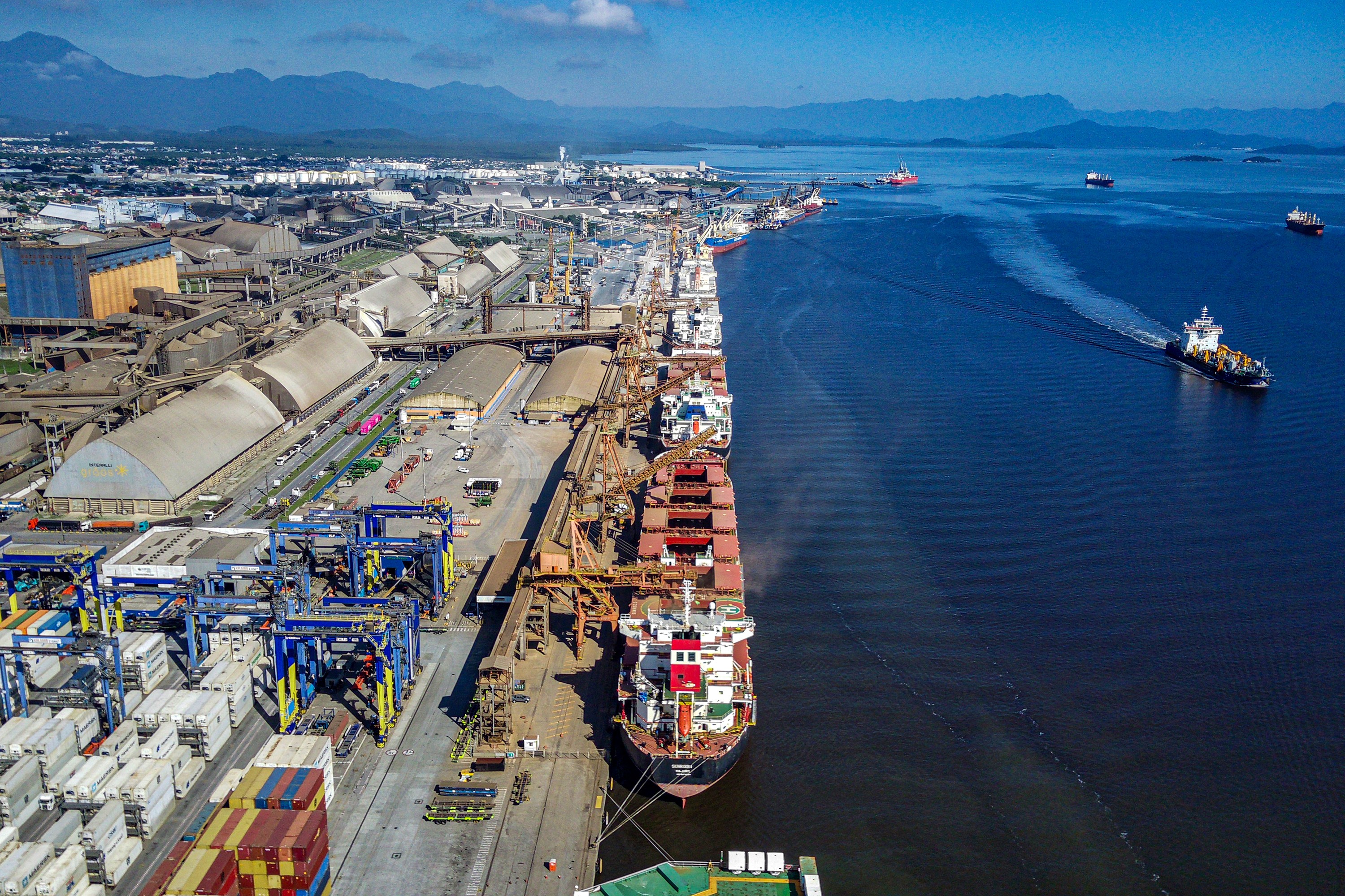 Em meio ao tarifaço, exportações aos EUA desabam 18,5% em agosto e déficit com o país é o maior do ano