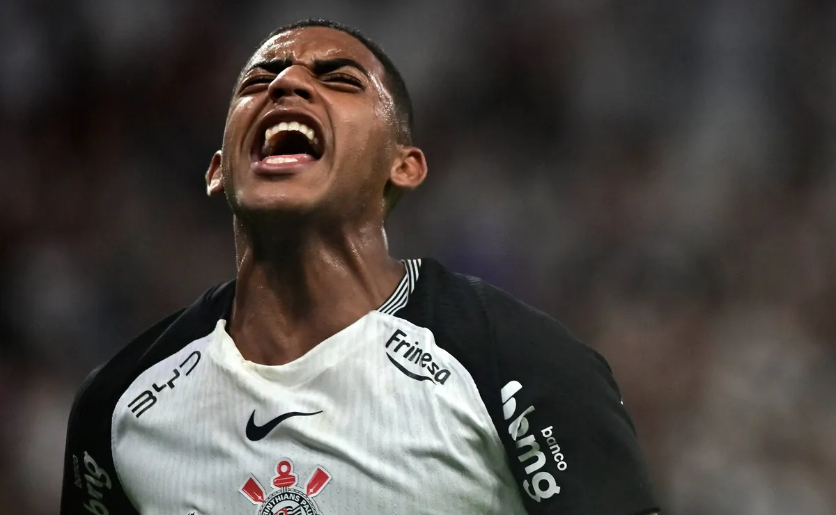 Escalação do Corinthians: Gui Negão ganha chance ao lado de Memphis Depay contra o Coritiba